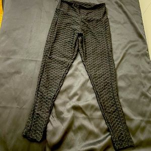 Scrunched butt lifting leggings